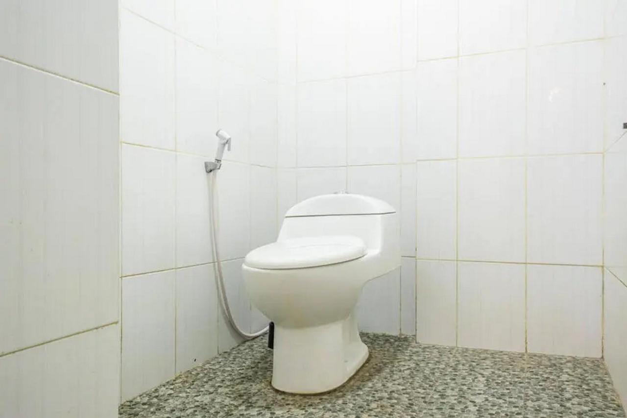 Reddoorz Hostel Near Taman Puring Jakarta Room photo
